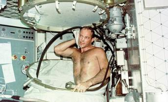 Как моются космонавты на МКС?